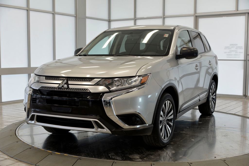 Used 2020 Mitsubishi Outlander SE image 4