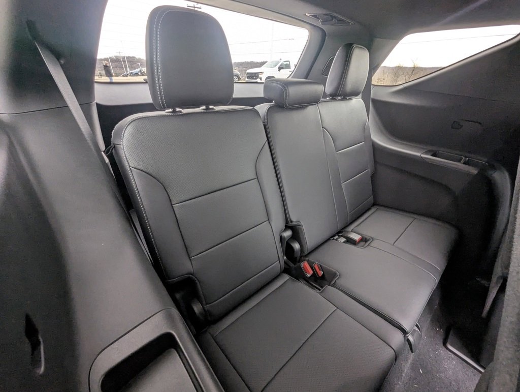 New 2026 Chevrolet Traverse LT w/ Sun and Wheel Package image 15