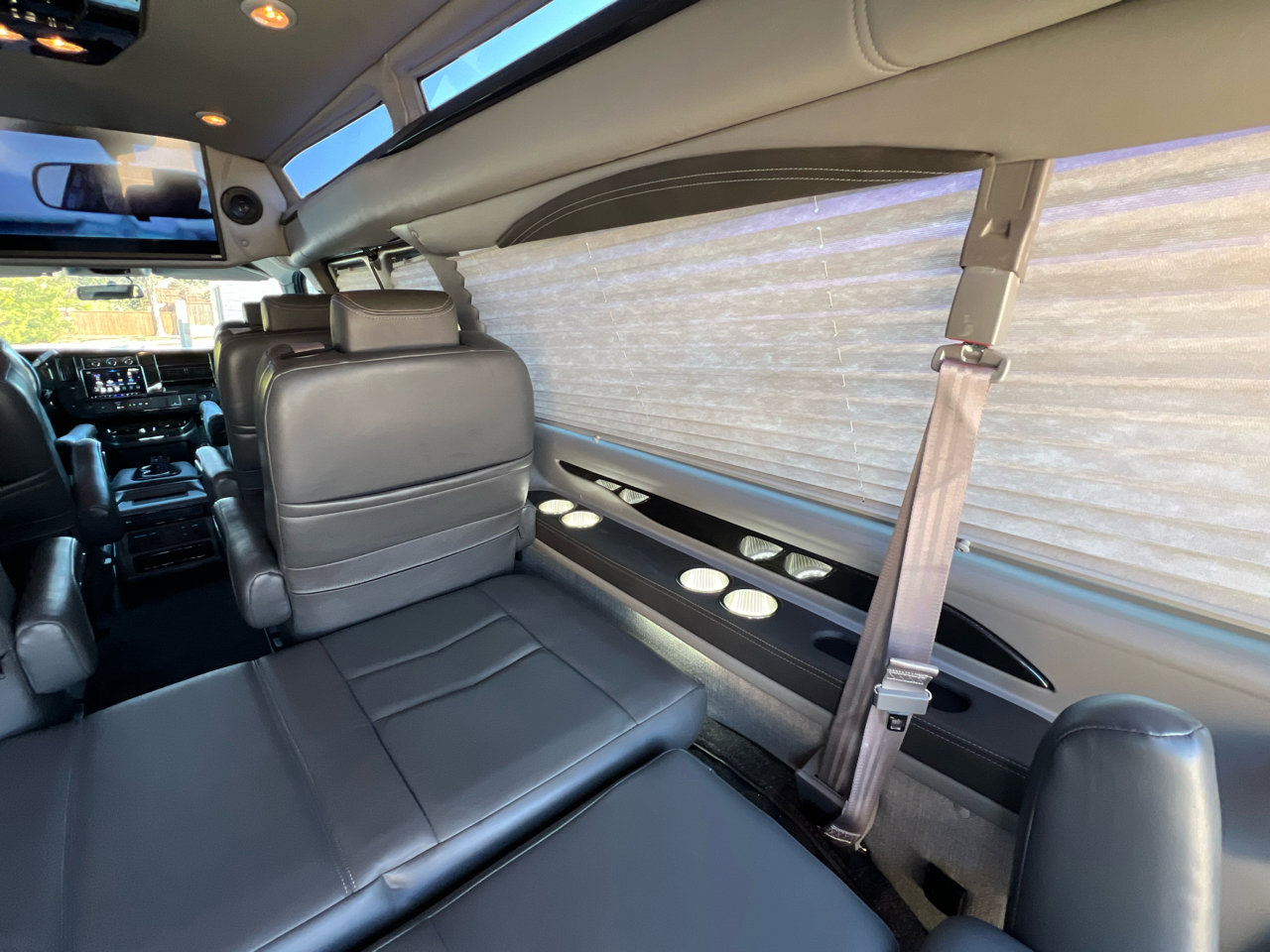 Used 2023 Chevrolet Express 2500 Extended image 59