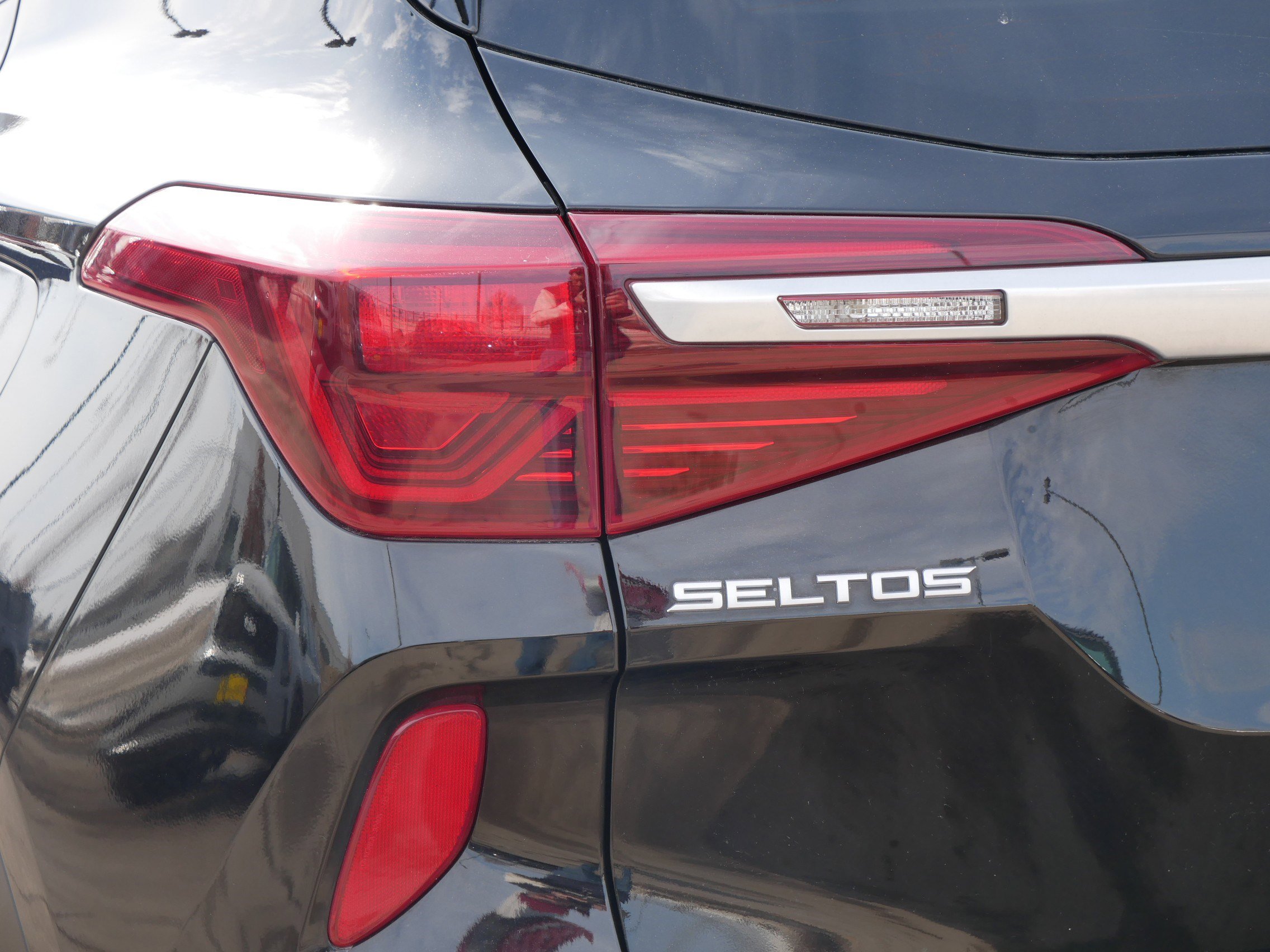 Certified 2023 Kia Seltos EX image 17