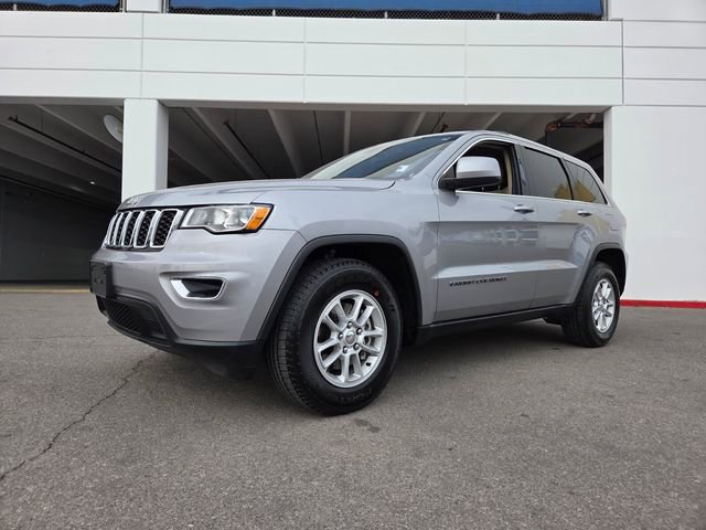 Used 2019 Jeep Grand Cherokee Laredo image 2