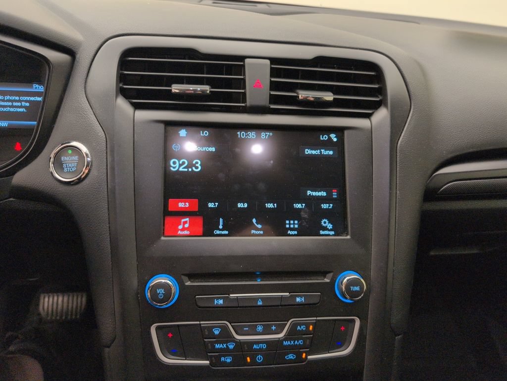 Used 2018 Ford Fusion SE w/ Equipment Group 201A FWD image 22