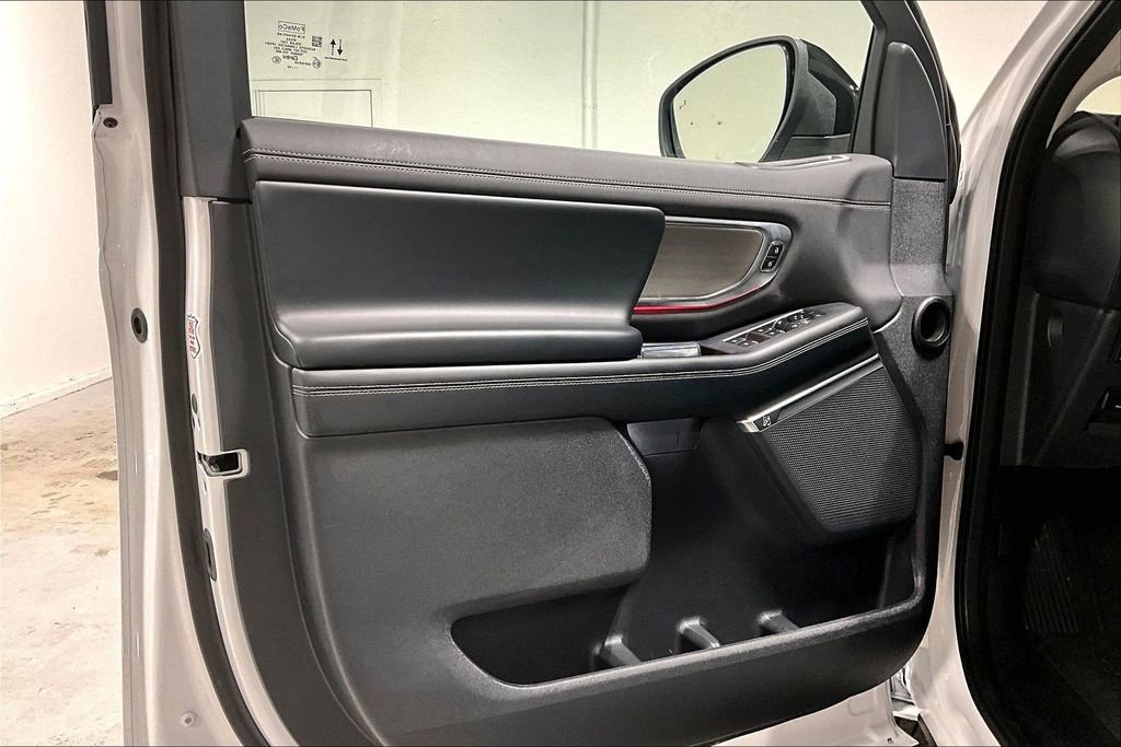 Used 2025 Ford Expedition Platinum AWD/4WD image 21