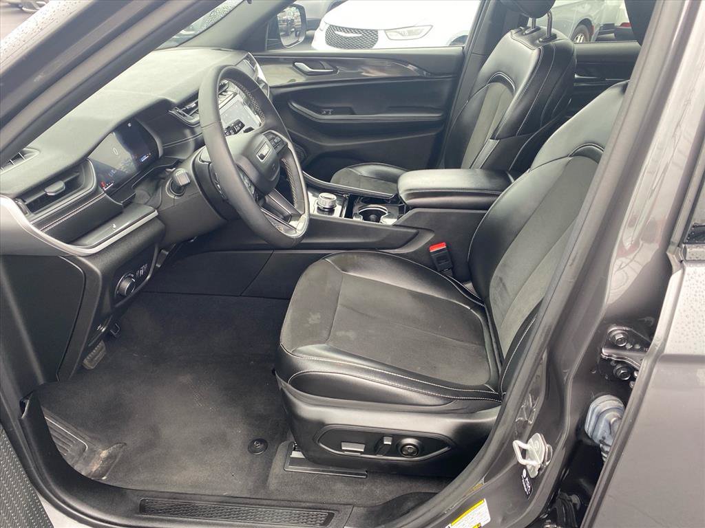 Used 2023 Jeep Grand Cherokee L Laredo AWD/4WD image 9