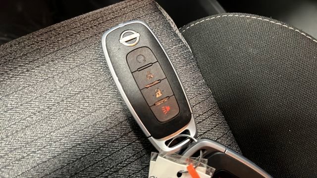 Used 2023 Nissan Rogue SV image 20
