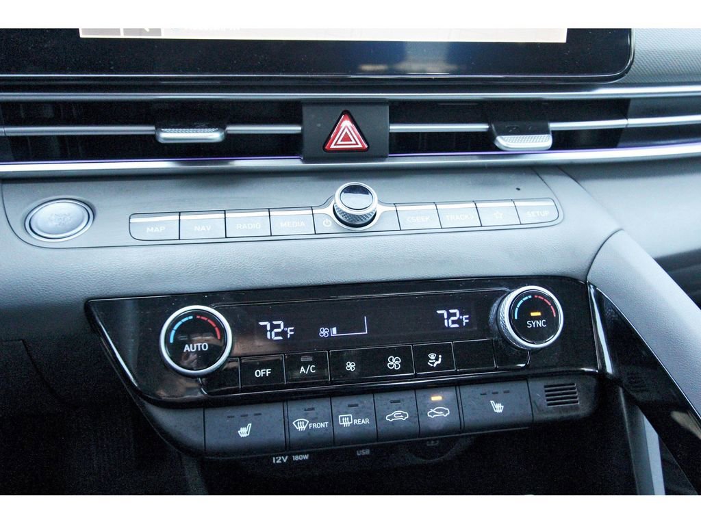 Certified 2025 Hyundai Elantra SEL image 28