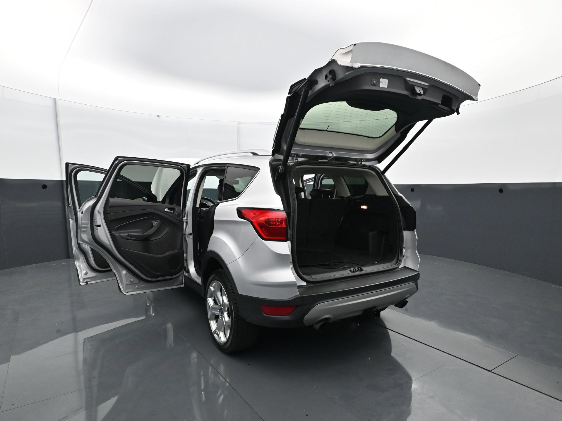 Used 2019 Ford Escape Titanium w/ U9j03 - Titanium Tow Package AWD/4WD image 32