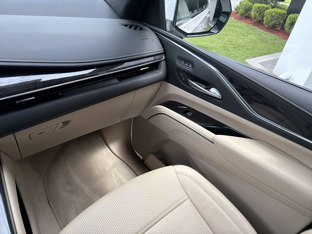 Certified 2023 Cadillac Escalade Premium Luxury RWD image 17