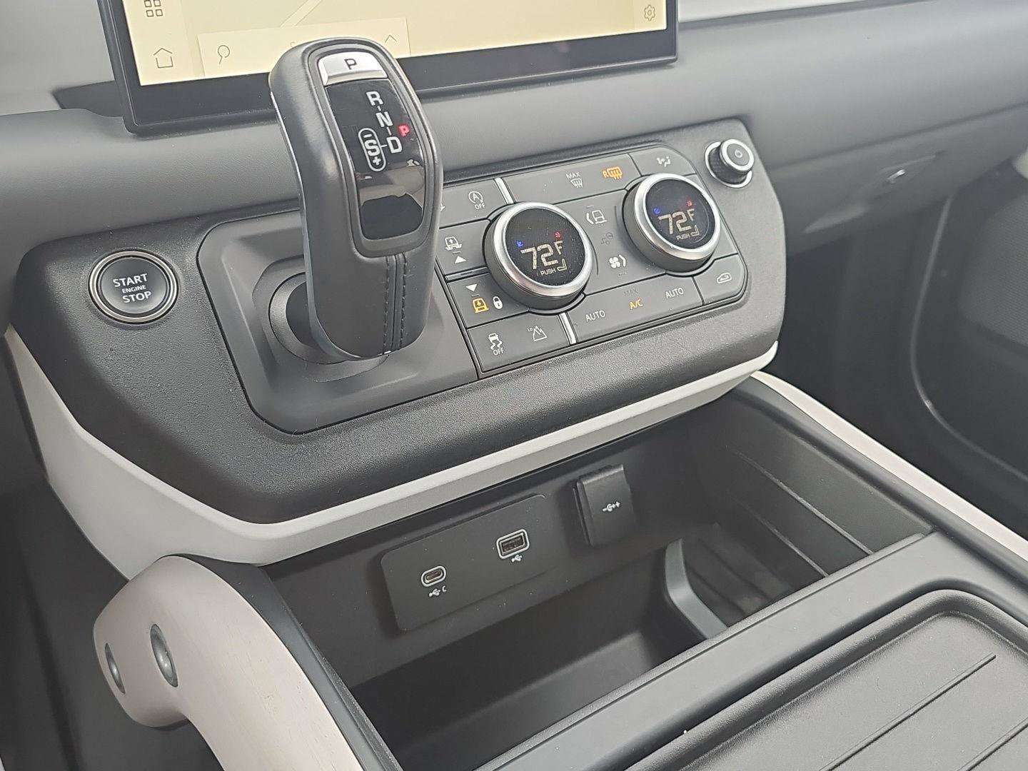 Used 2023 Land Rover Defender 130 SE image 22