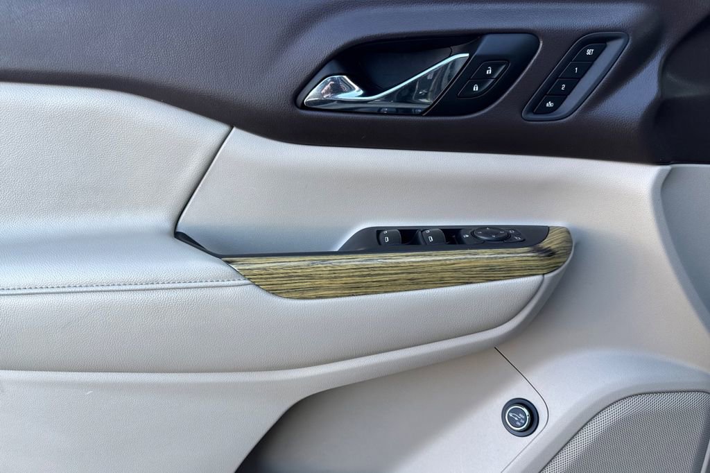 Used 2018 GMC Acadia Denali image 11