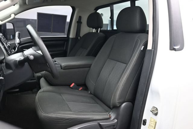 Used 2017 Nissan Titan SV RWD image 5