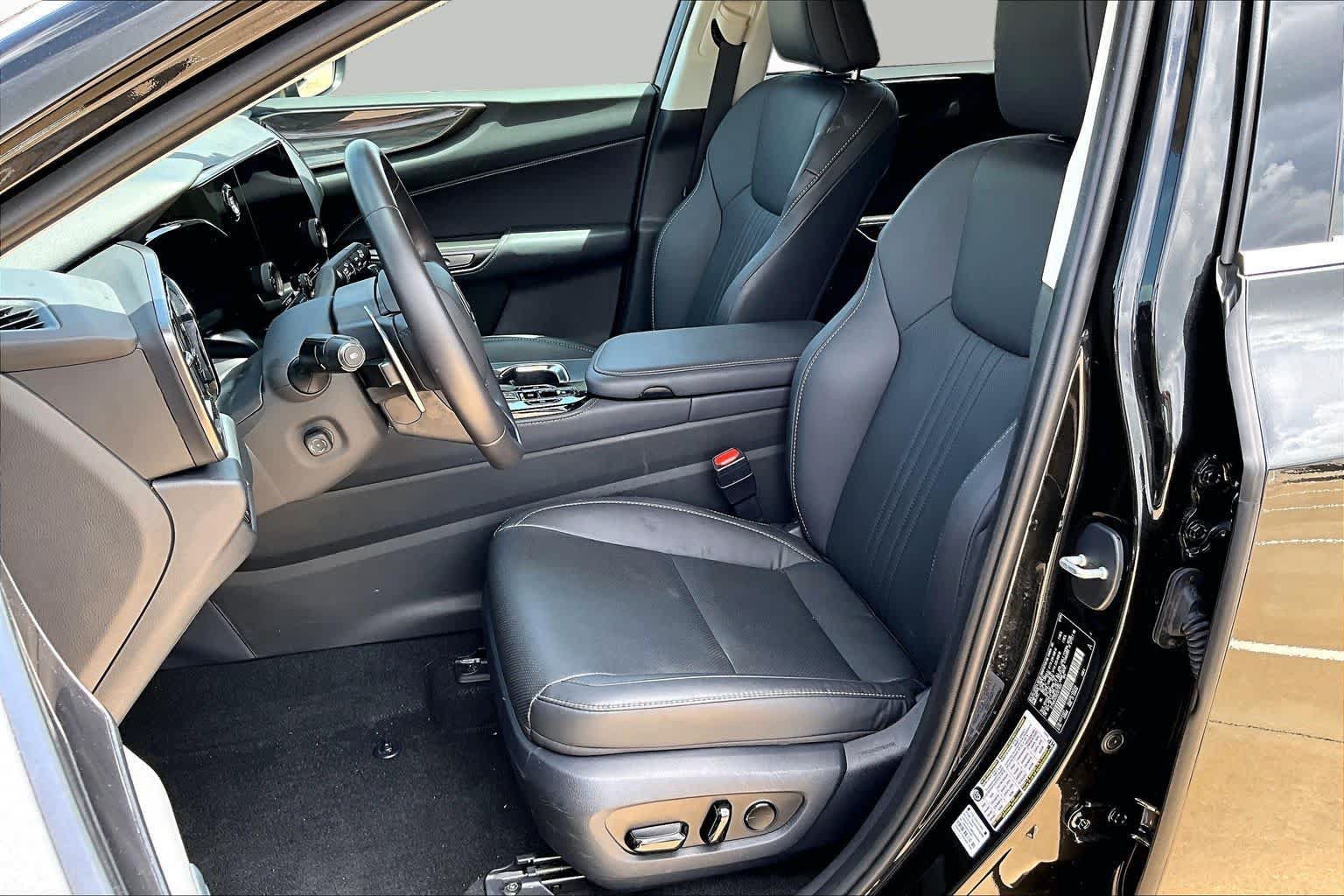 Certified 2025 Lexus NX 250 FWD w/ Premium Package image 8