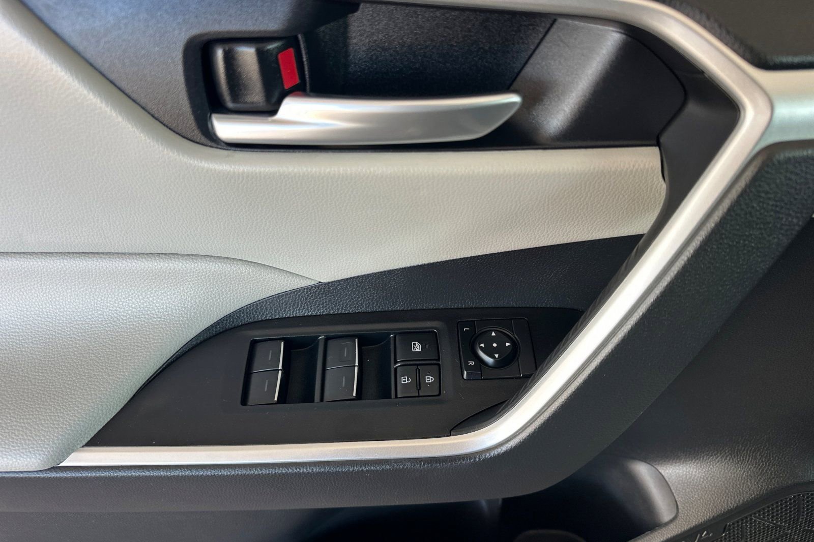 Used 2024 Toyota RAV4 XLE w/ Weather Package image 8