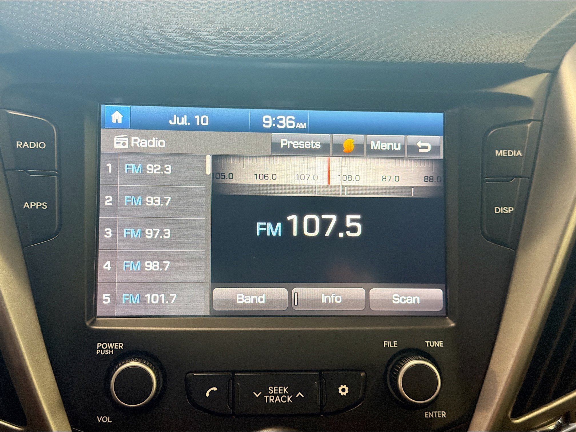 Used 2017 Hyundai Veloster FWD image 19