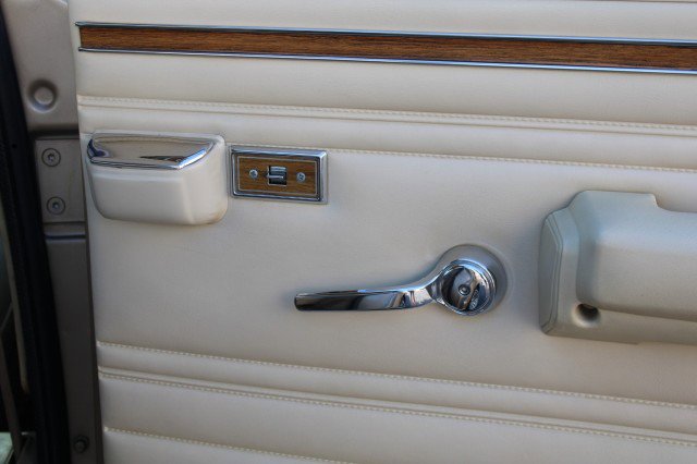 Used 1990 Jeep Grand Wagoneer image 76