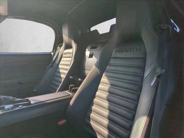 Used 2018 FIAT 124 Spider Abarth w/ Convenience Group image 14