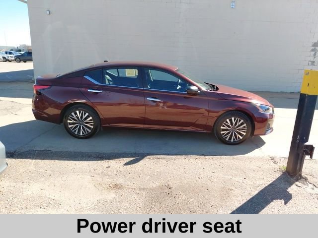 Used 2025 Nissan Altima 2.5 SV image 3