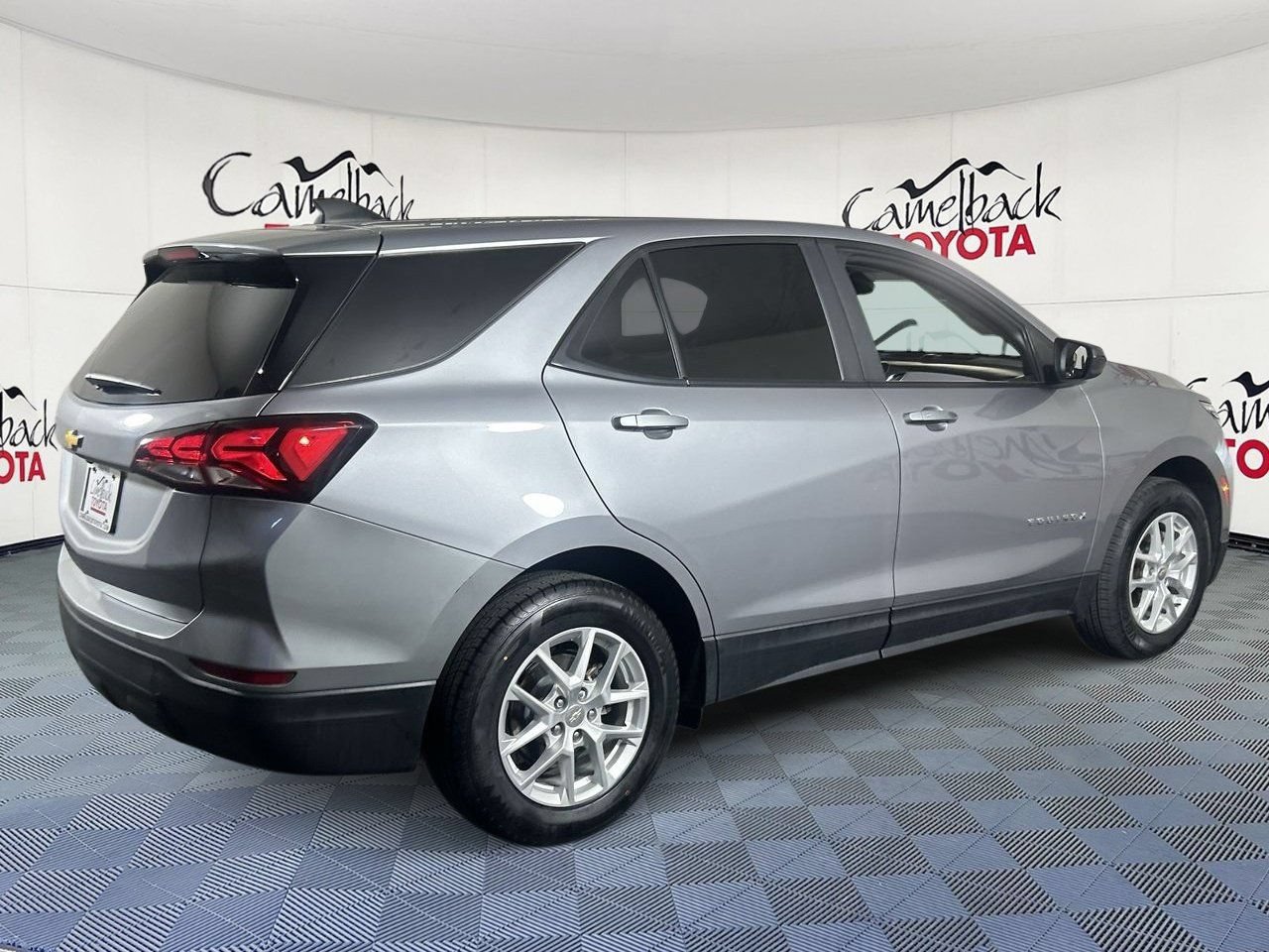 Used 2024 Chevrolet Equinox LS w/ LS Convenience Package FWD image 7