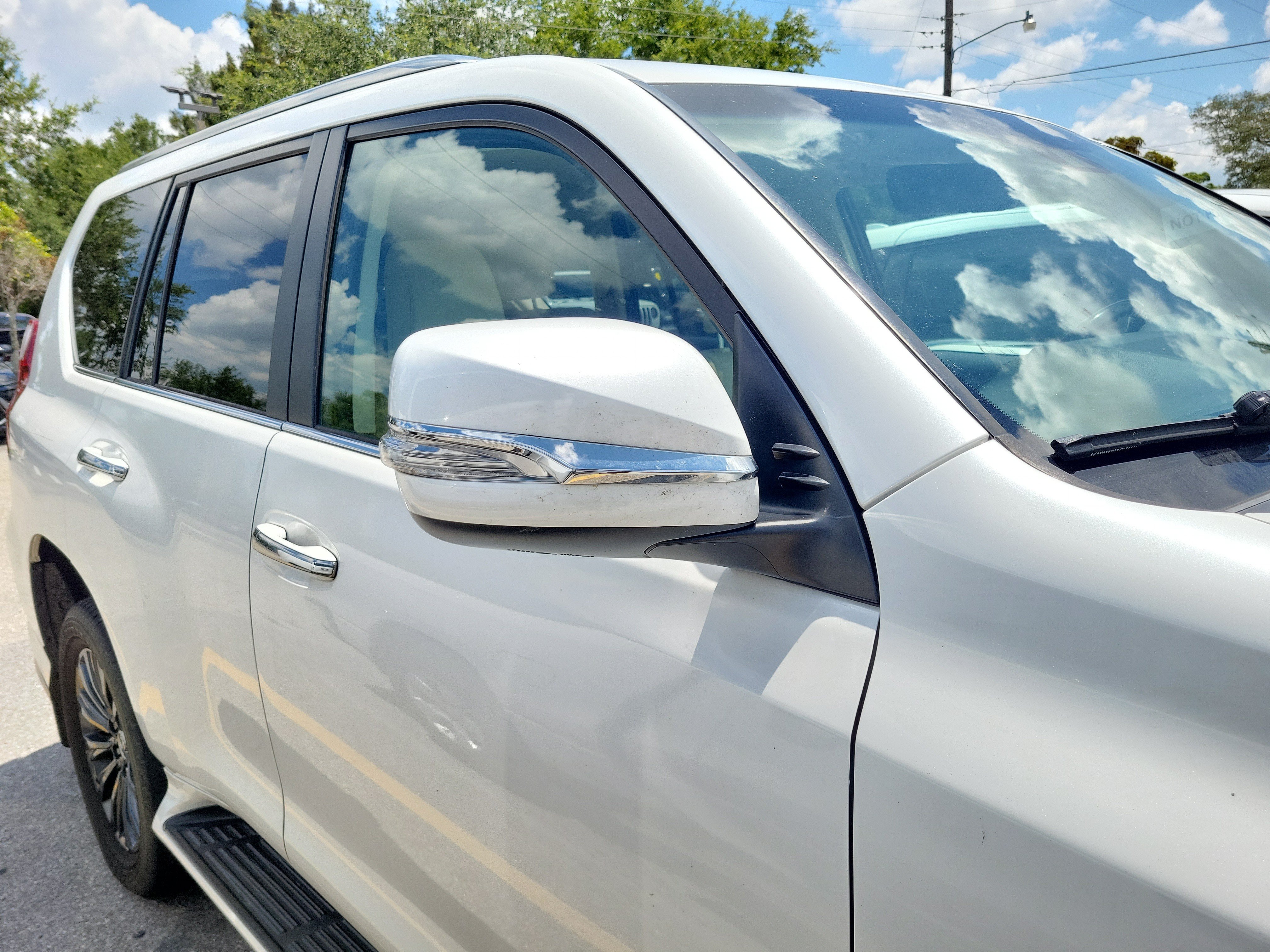 Used 2021 Lexus GX 460 Premium w/ Accessory Package AWD/4WD image 9