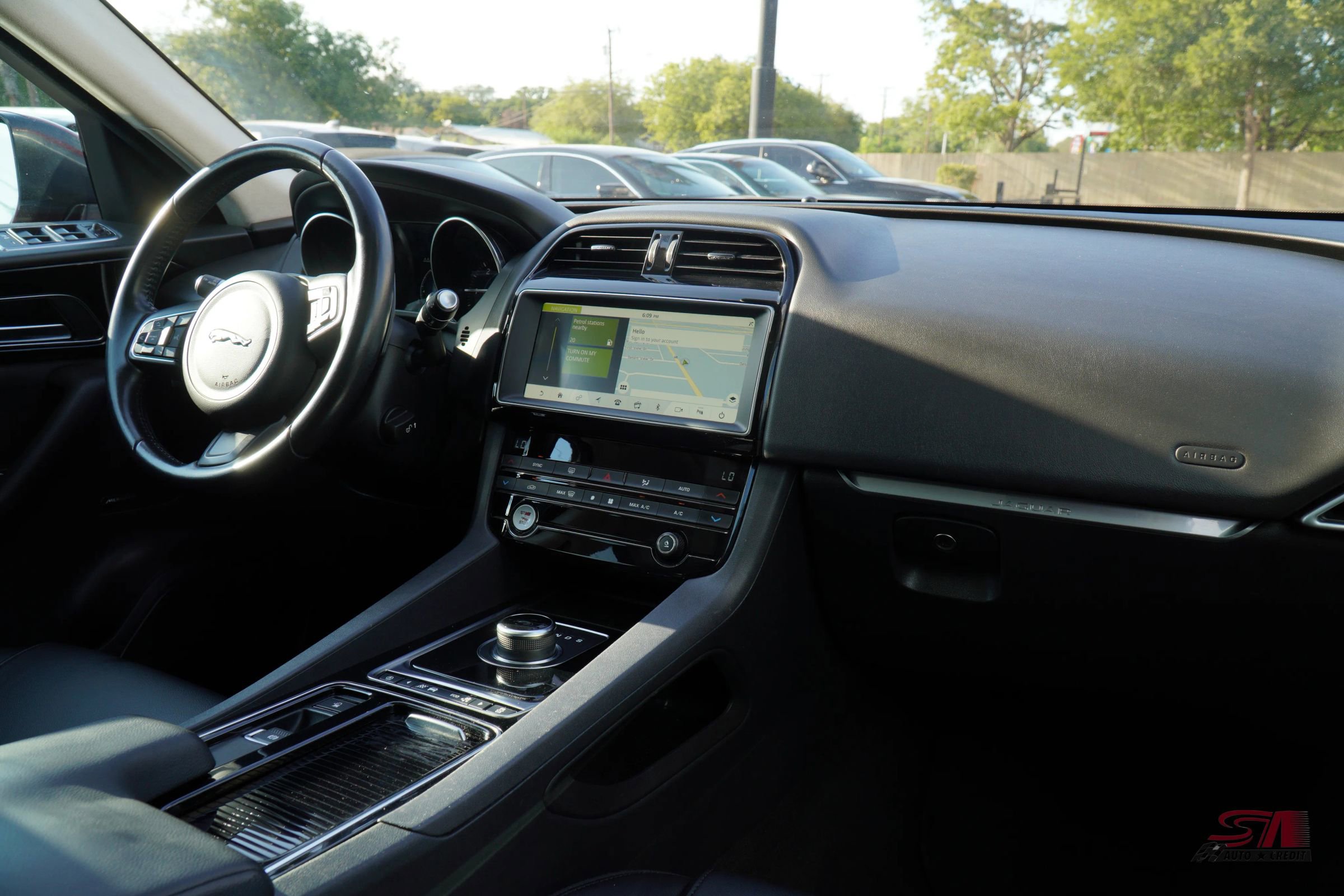 Used 2019 Jaguar F-PACE Premium image 17