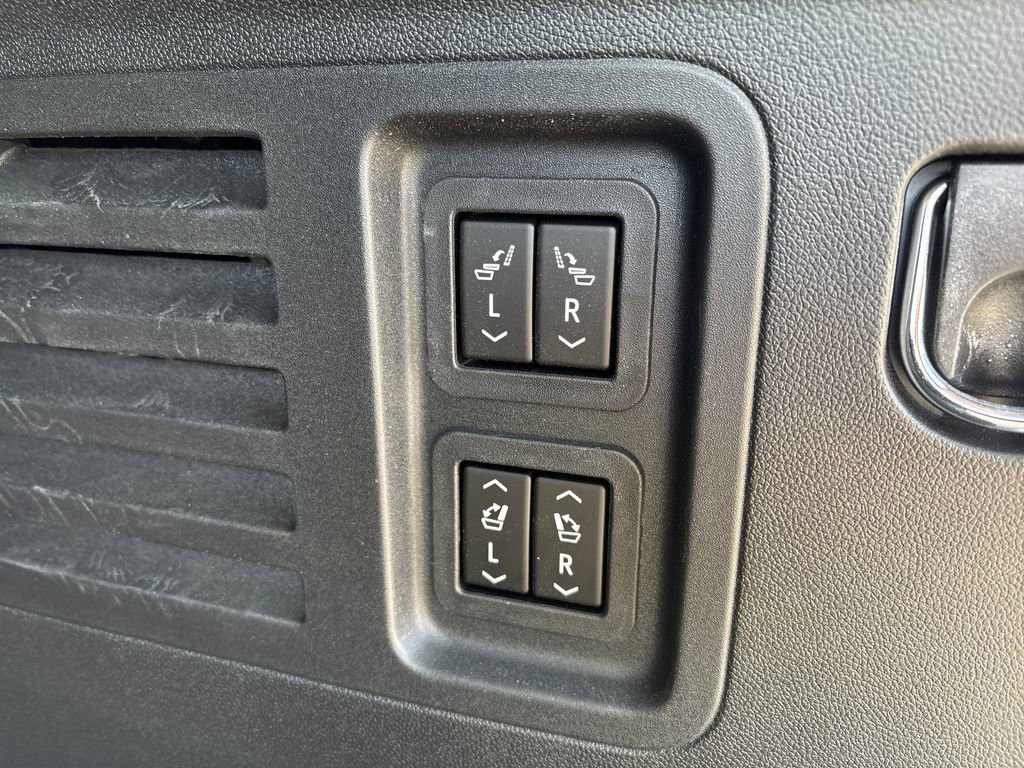 Used 2026 Buick Enclave Preferred AWD/4WD image 45