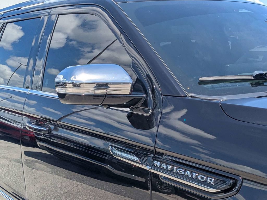Used 2022 Lincoln Navigator Black Label AWD/4WD image 10