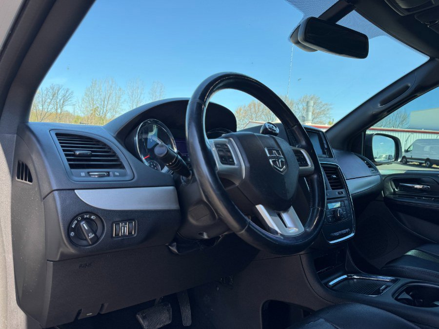 Used 2019 Dodge Grand Caravan GT FWD image 14
