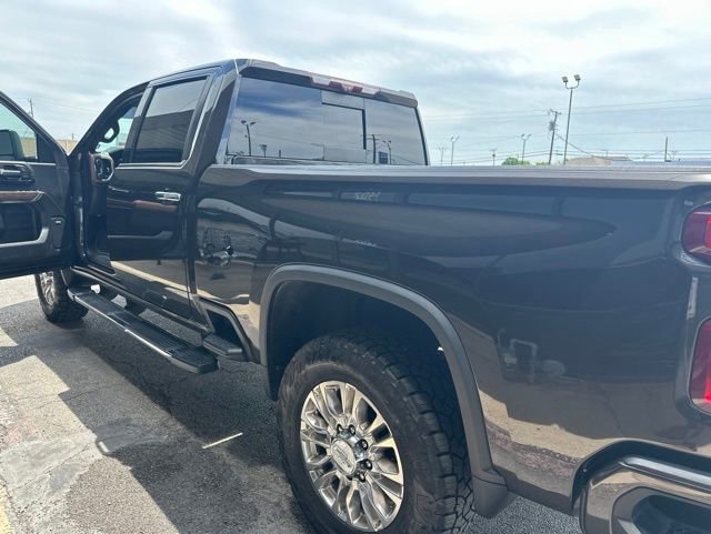 Used 2020 Chevrolet Silverado 2500 High Country w/ Technology Package AWD/4WD image 4