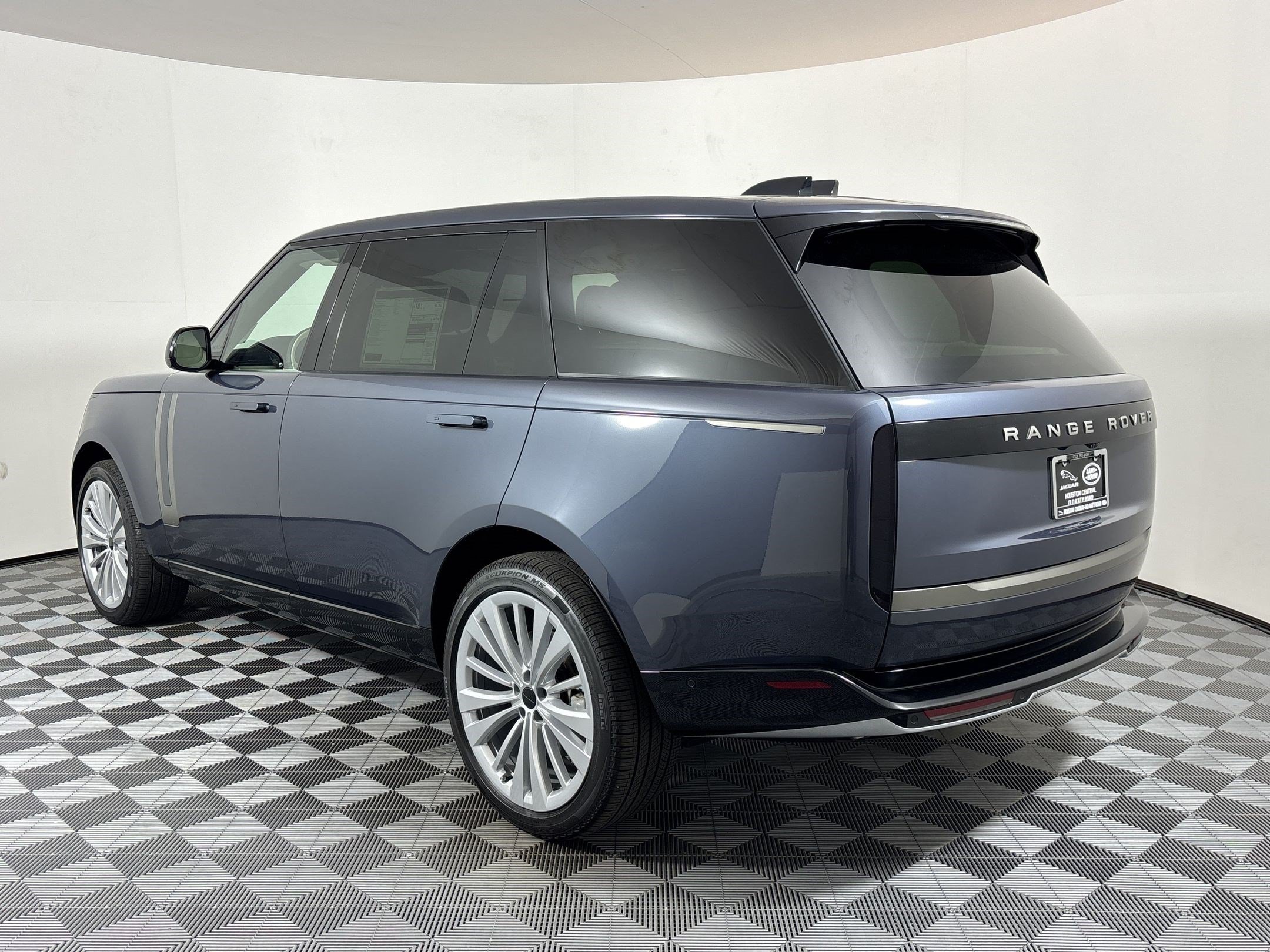 New 2026 Land Rover Range Rover Long Wheelbase SE AWD/4WD image 3