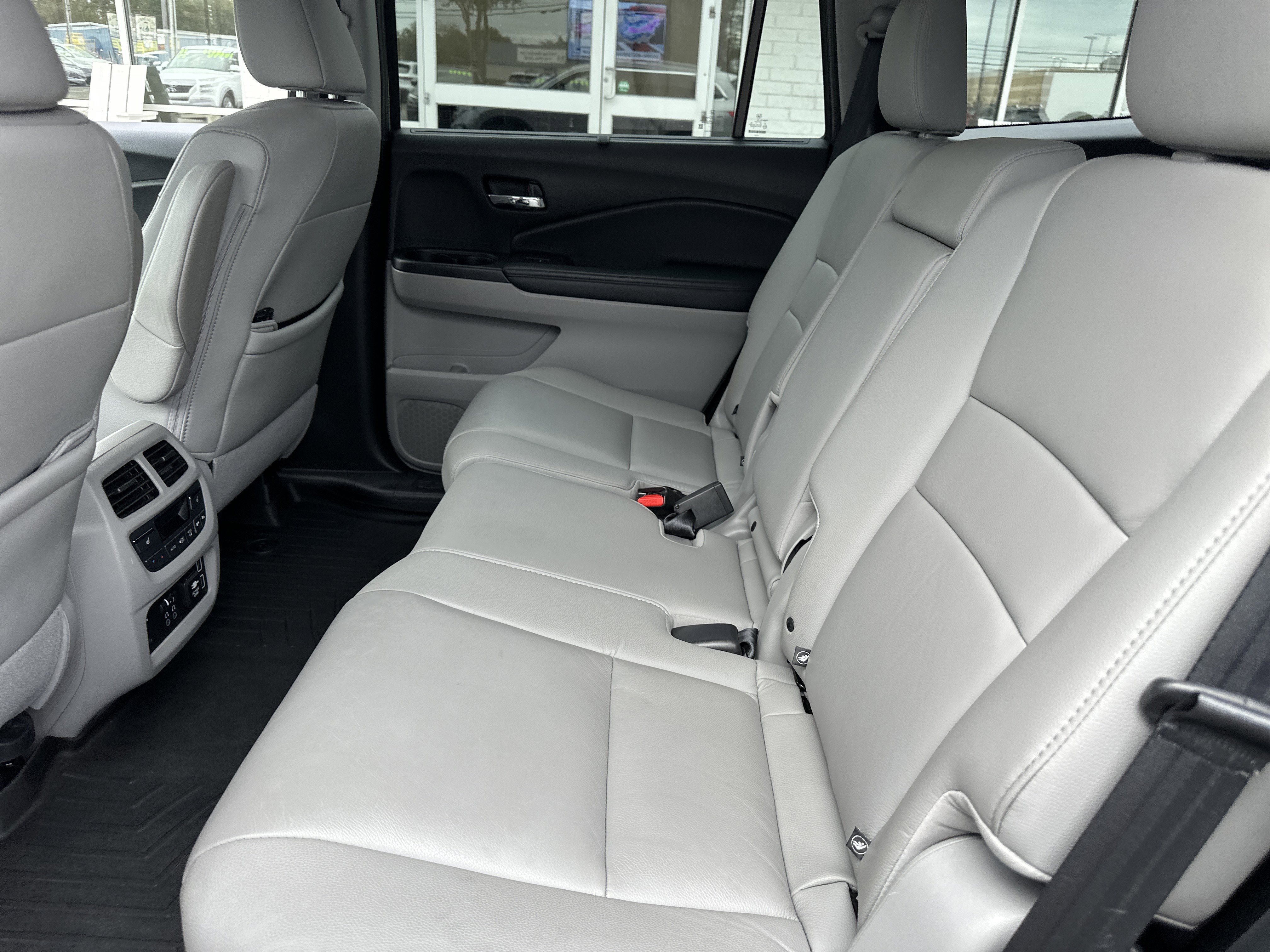 Used 2019 Honda Pilot Touring image 12