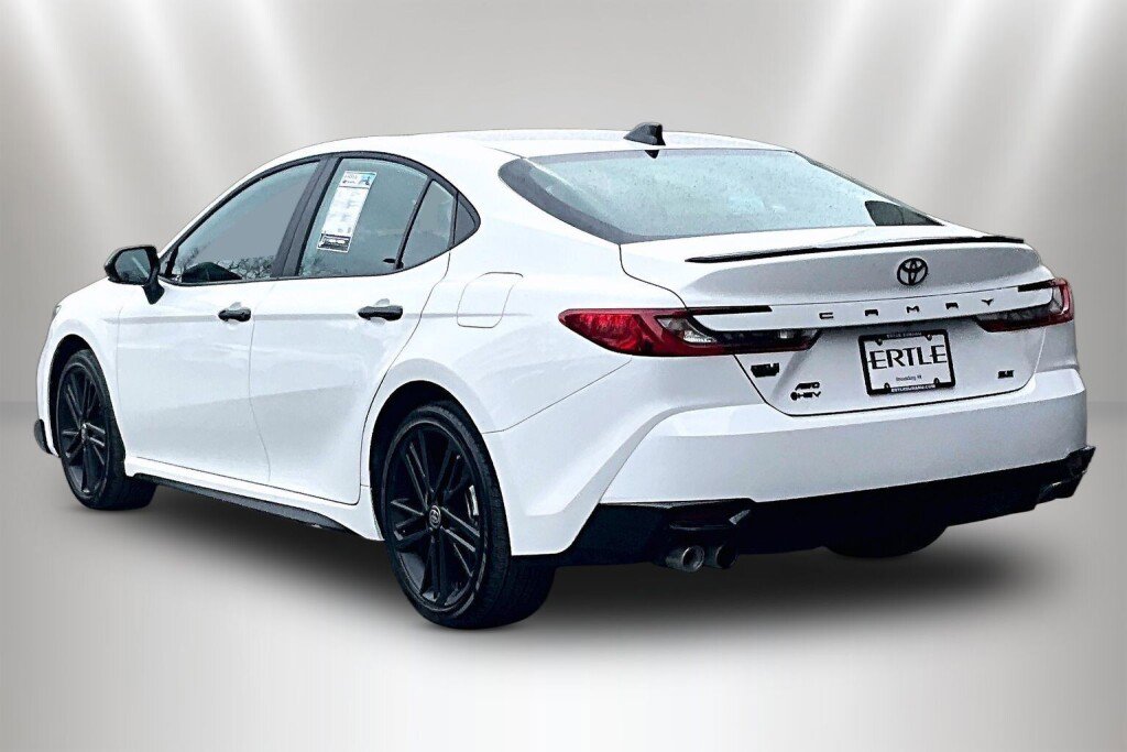 Used 2026 Toyota Camry Hybrid w/ Multimedia Upgrade Package AWD/4WD image 4