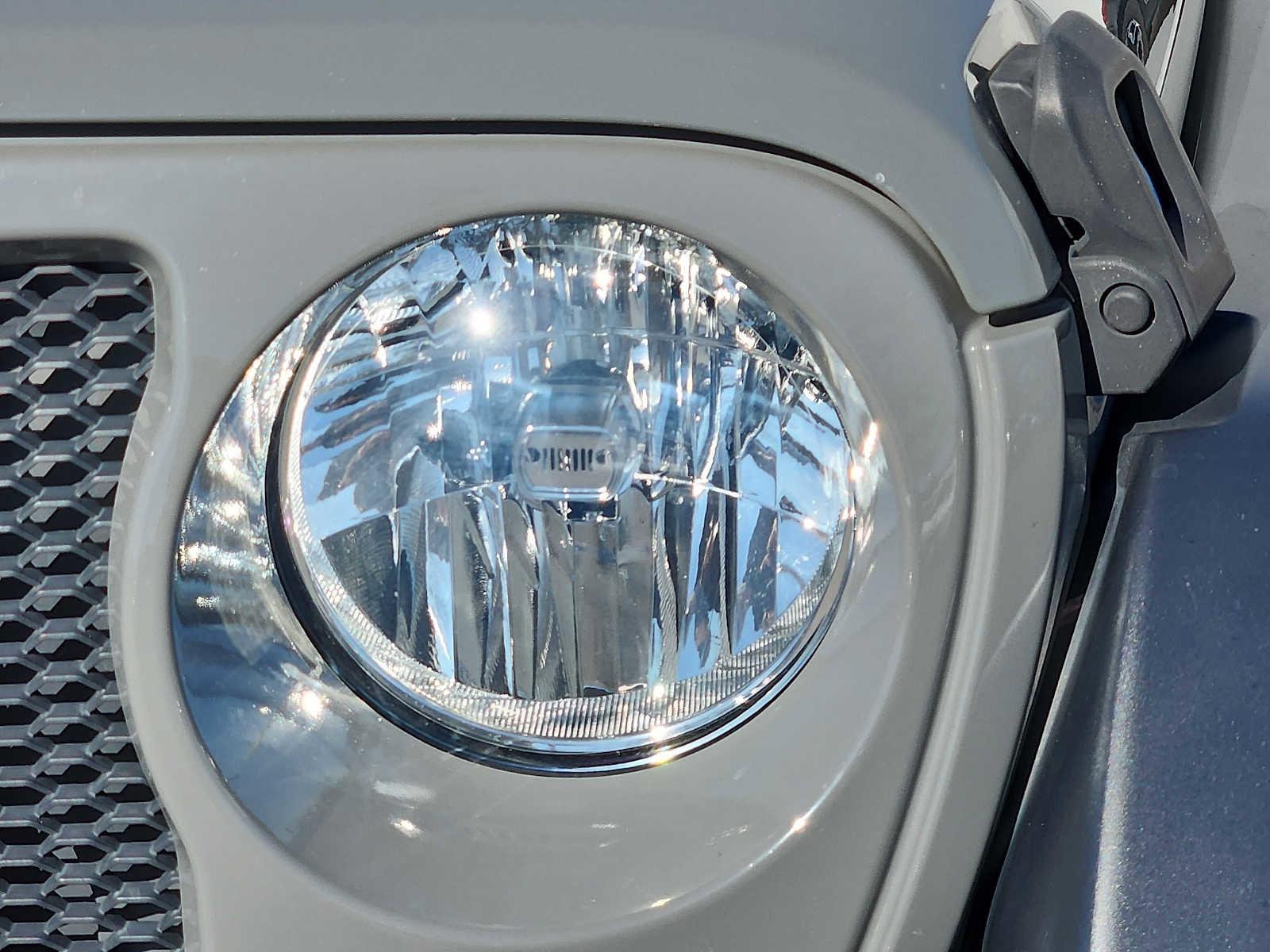 Used 2019 Jeep Wrangler Sport image 9