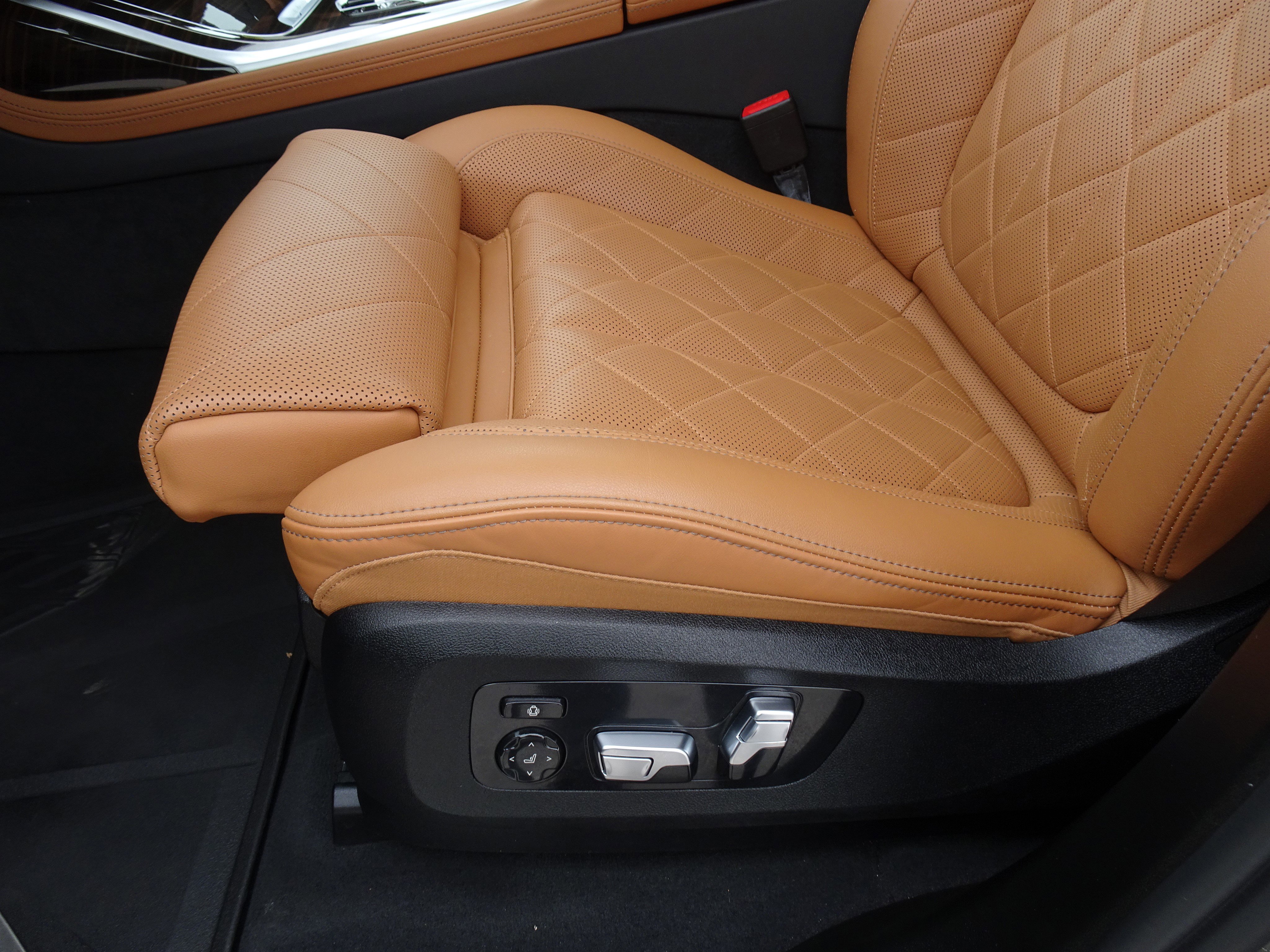 Used 2023 BMW X7 xDrive40i w/ Premium Package image 13