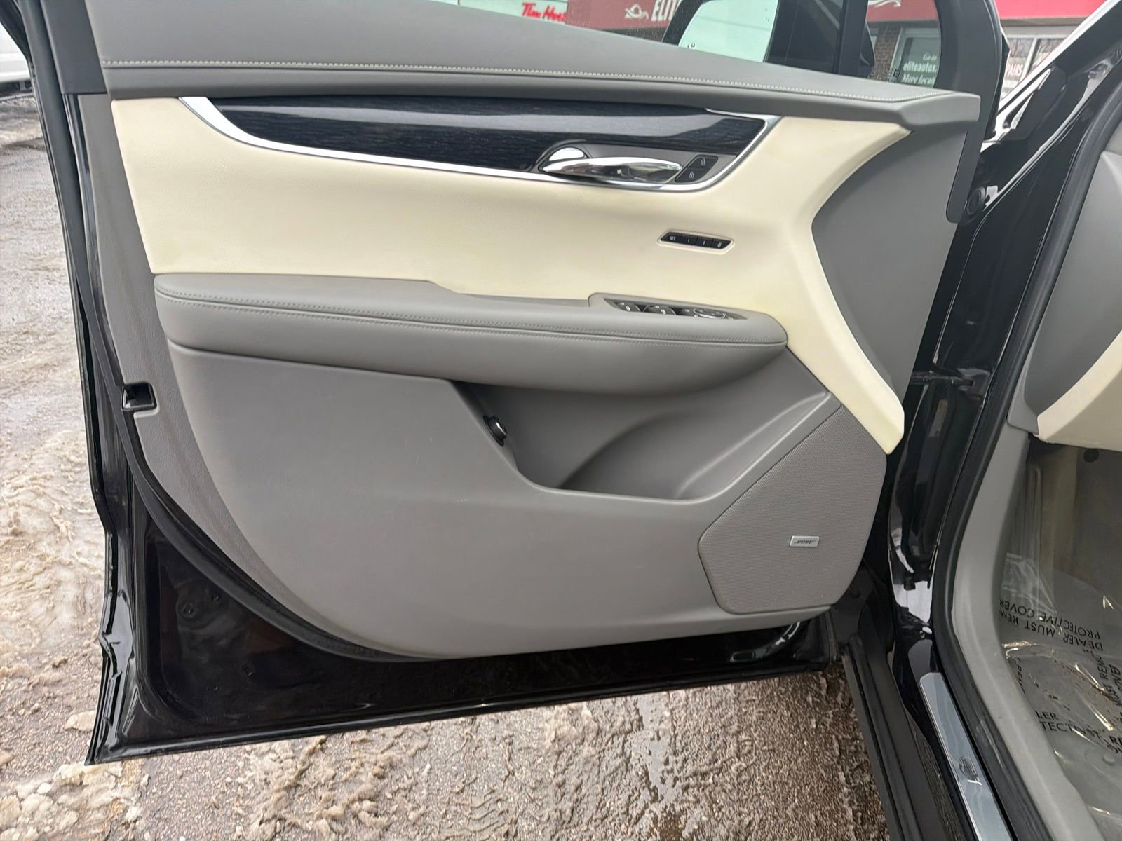 Used 2021 Cadillac XT6 Premium Luxury image 12