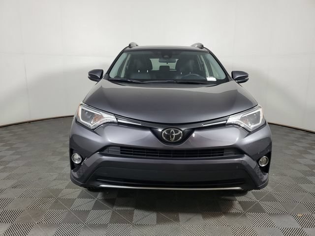 Used 2018 Toyota RAV4 XLE AWD/4WD image 2