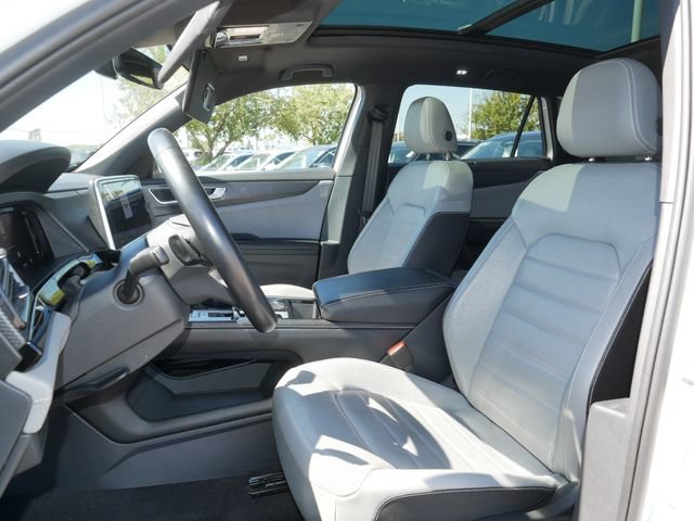 Certified 2024 Volkswagen Atlas Cross Sport SEL R-Line AWD/4WD image 15