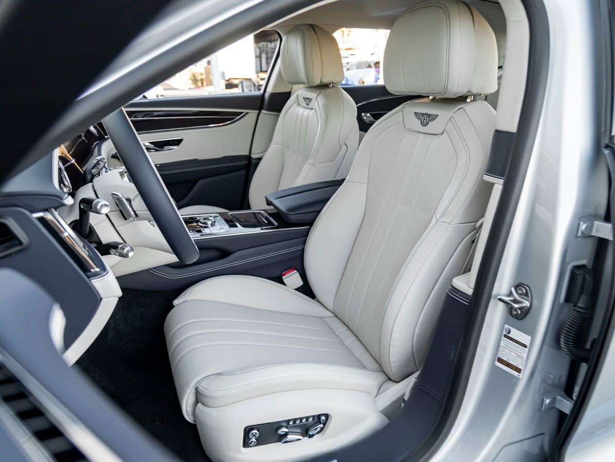 Used 2026 Bentley Flying Spur Plug-In Hybrid AWD/4WD image 17