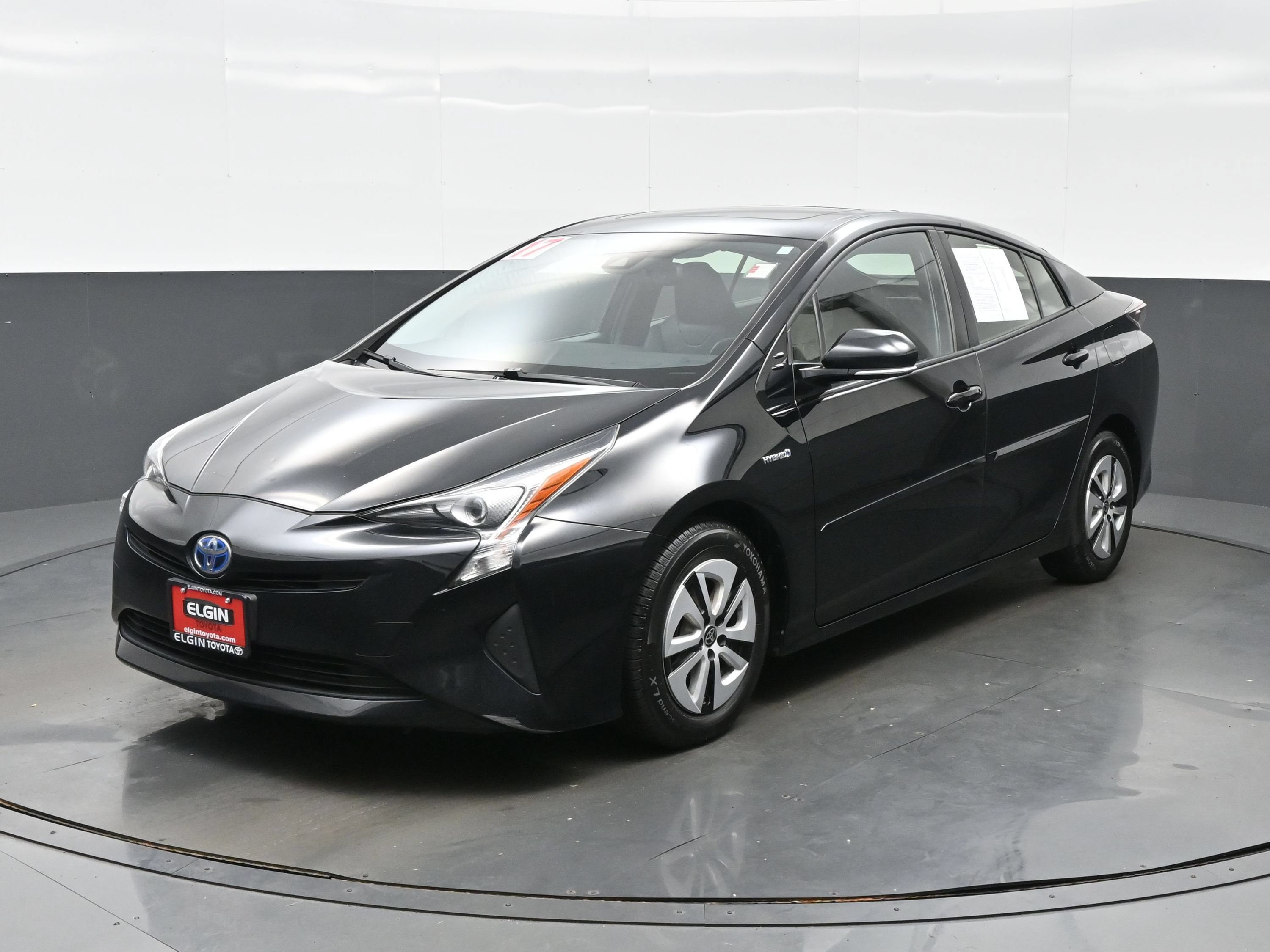 Used 2017 Toyota Prius Four w/ Advanced Technology Package FWD image 2
