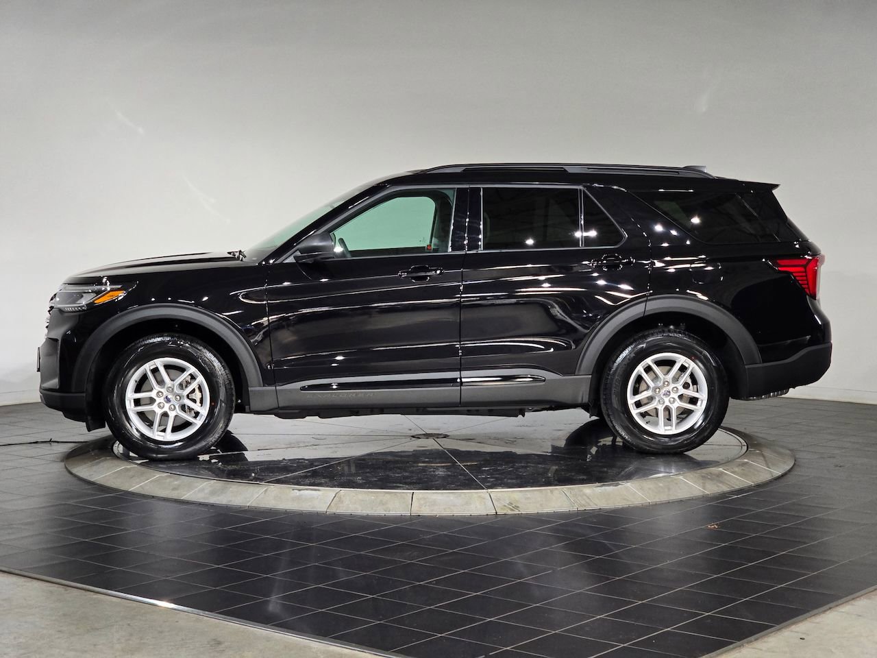 New 2026 Ford Explorer Active image 7