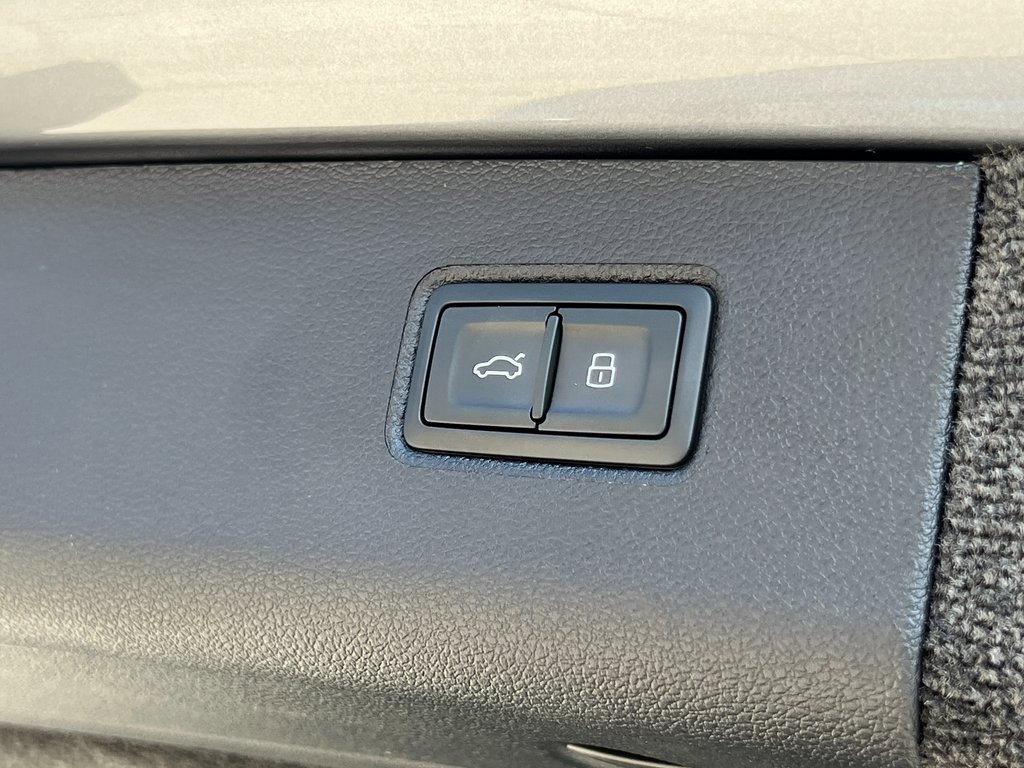 Certified 2025 Bentley Bentayga image 25