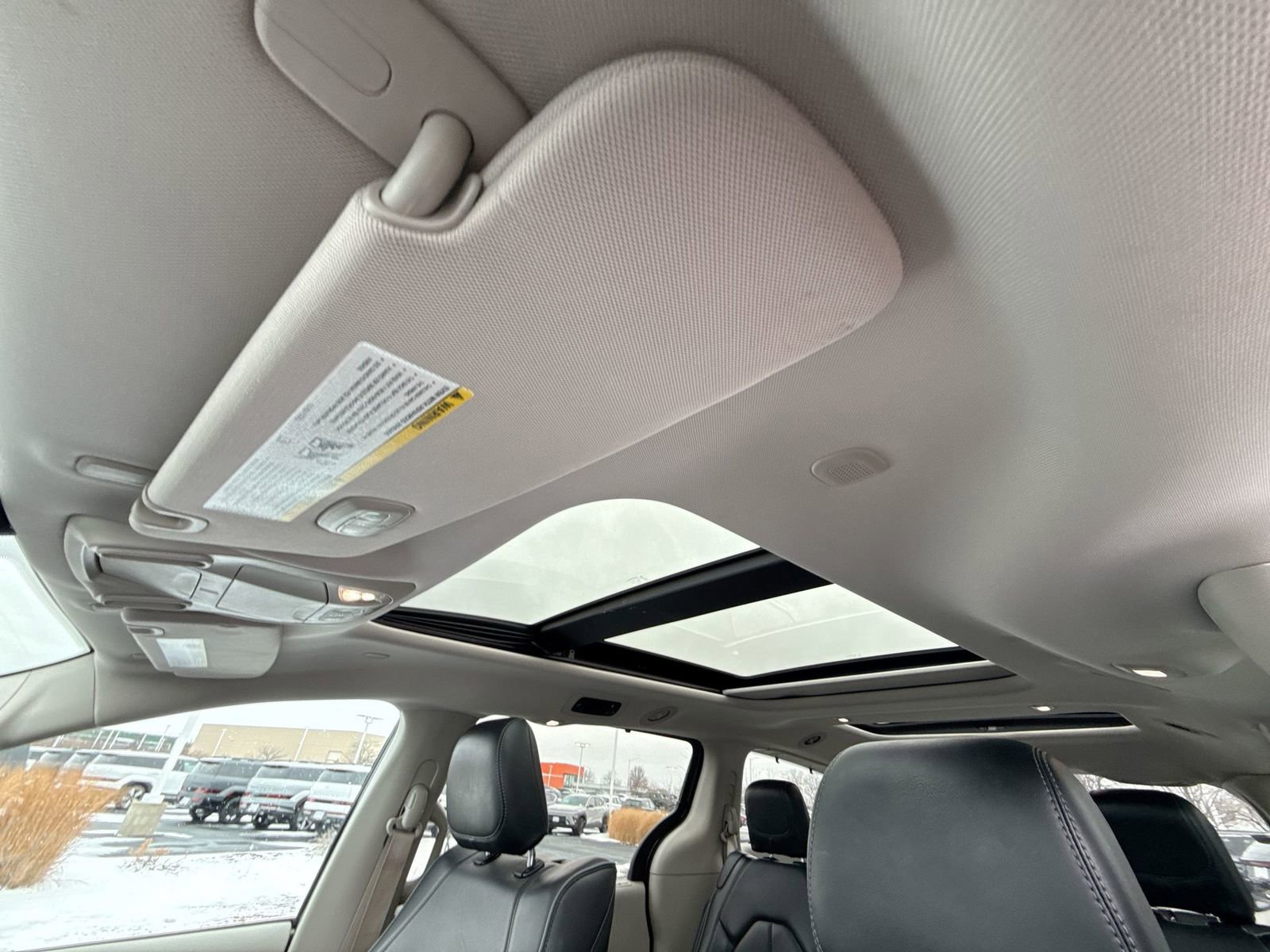 Used 2017 Chrysler Pacifica Limited image 24