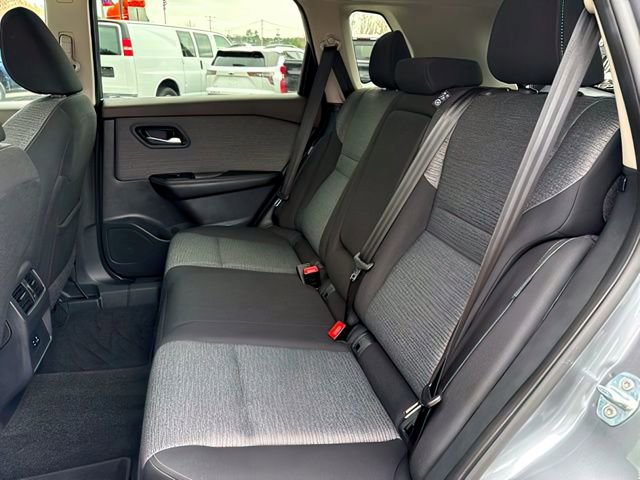 Used 2023 Nissan Rogue SV AWD/4WD image 21