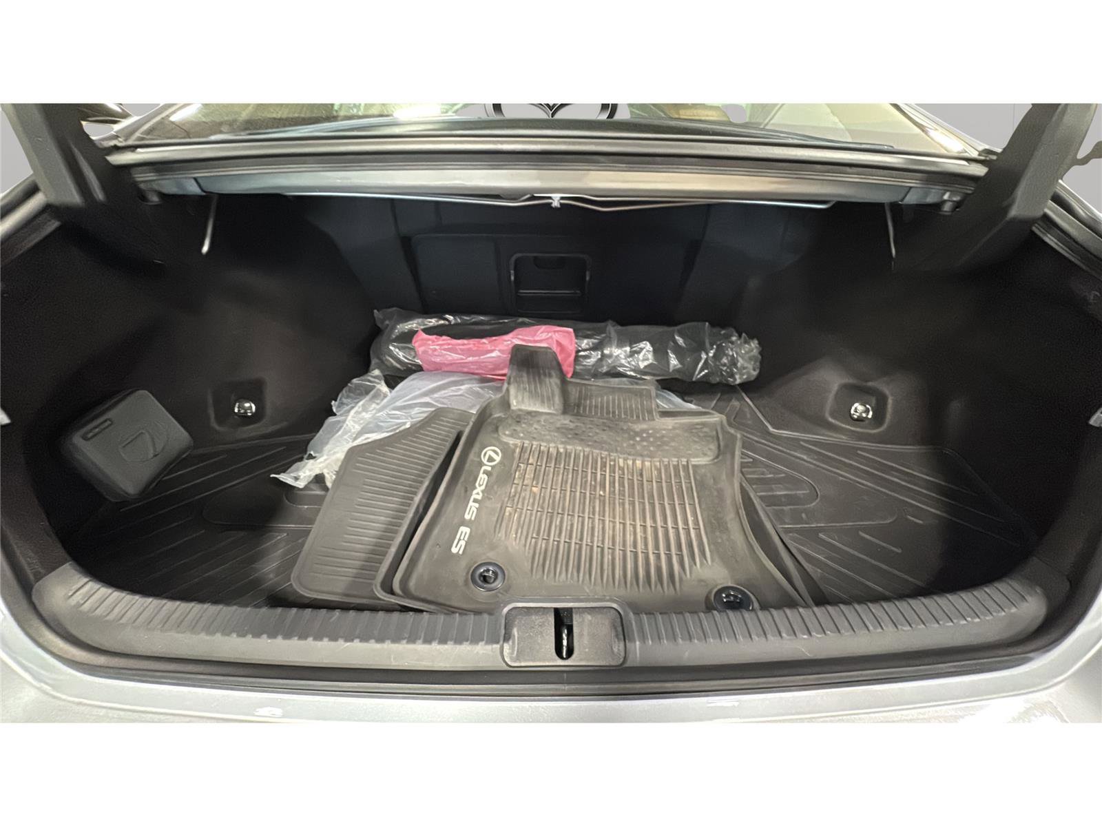 Used 2024 Lexus ES 350 Ultra Luxury w/ Accessory Package (Z2) FWD image 12