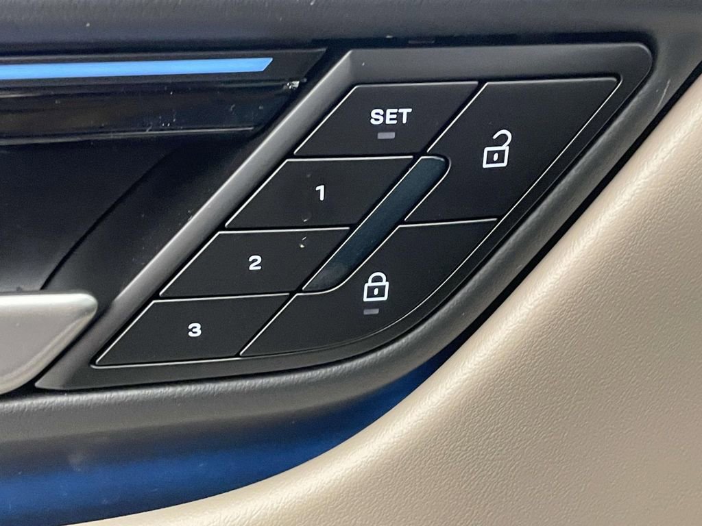 New 2026 Porsche Macan 4 Electric image 36