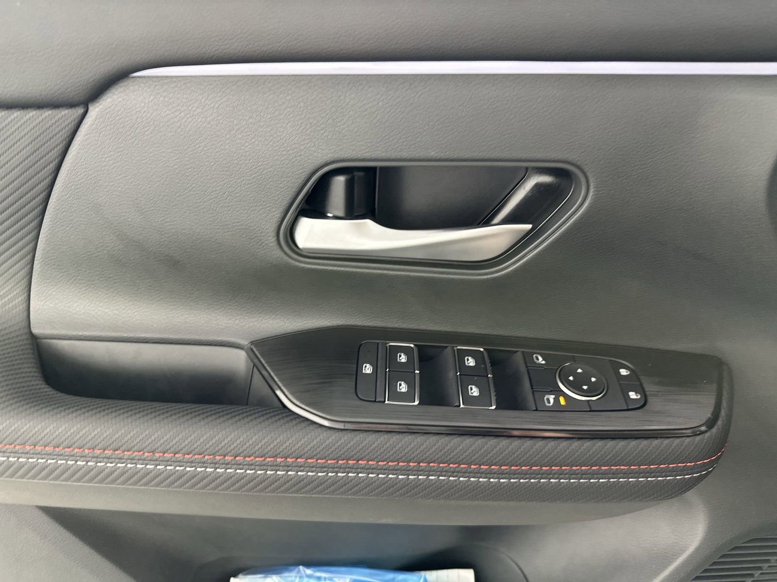 New 2025 Nissan Kicks SR image 20