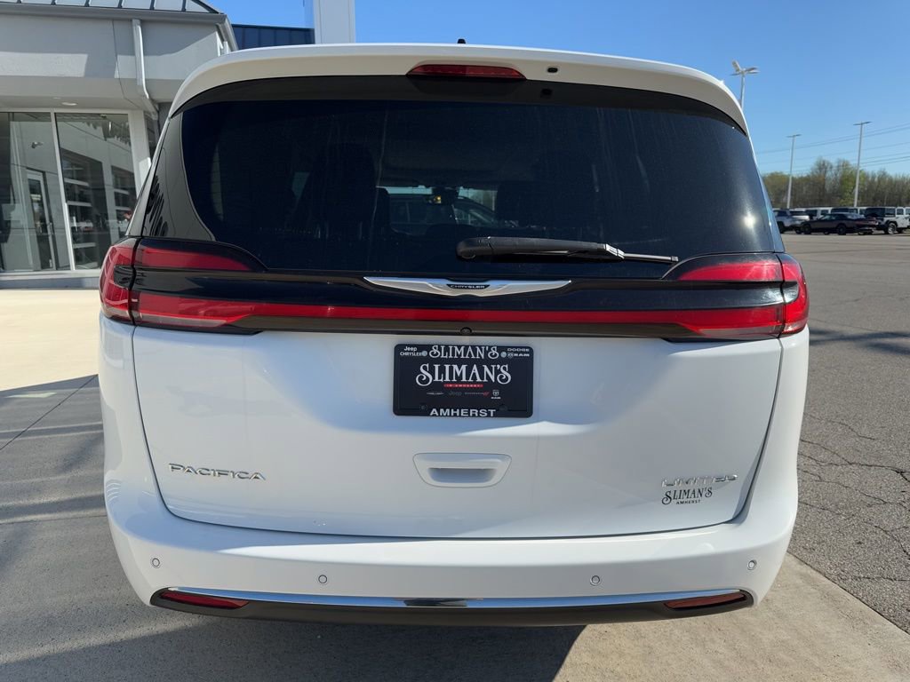 Used 2023 Chrysler Pacifica Limited FWD image 6