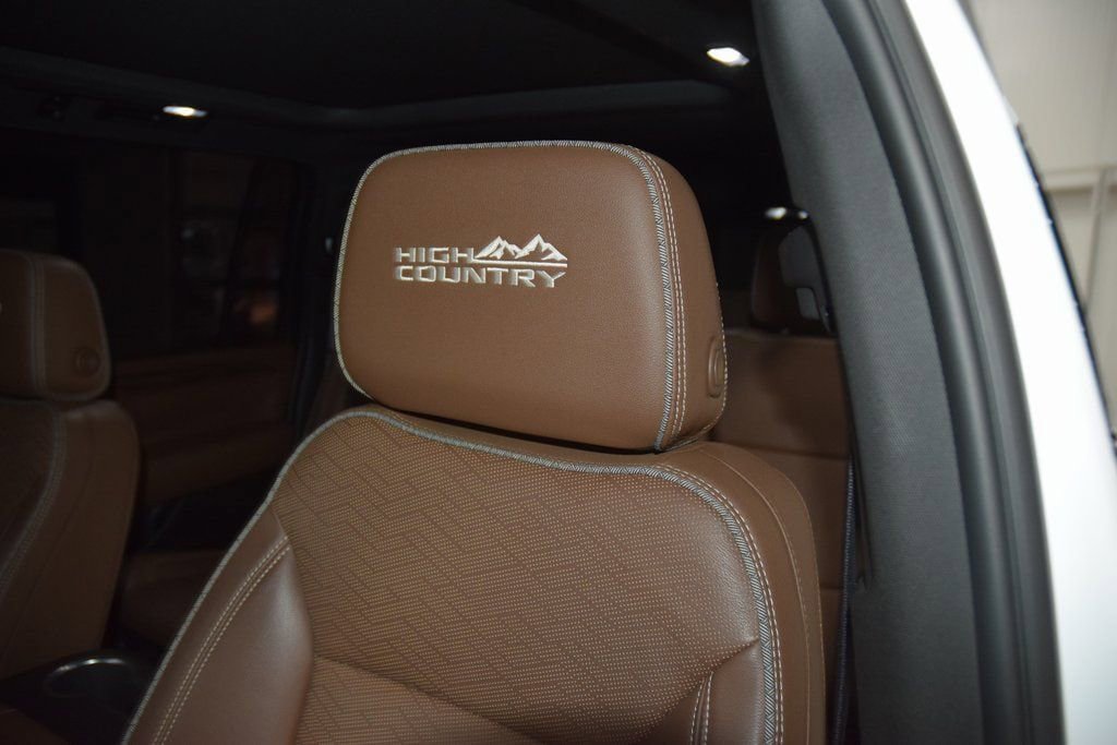 Used 2024 Chevrolet Suburban High Country AWD/4WD image 40