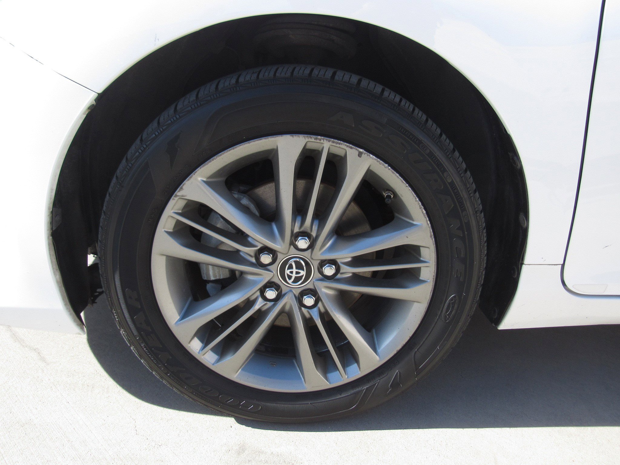 Used 2016 Toyota Camry image 4