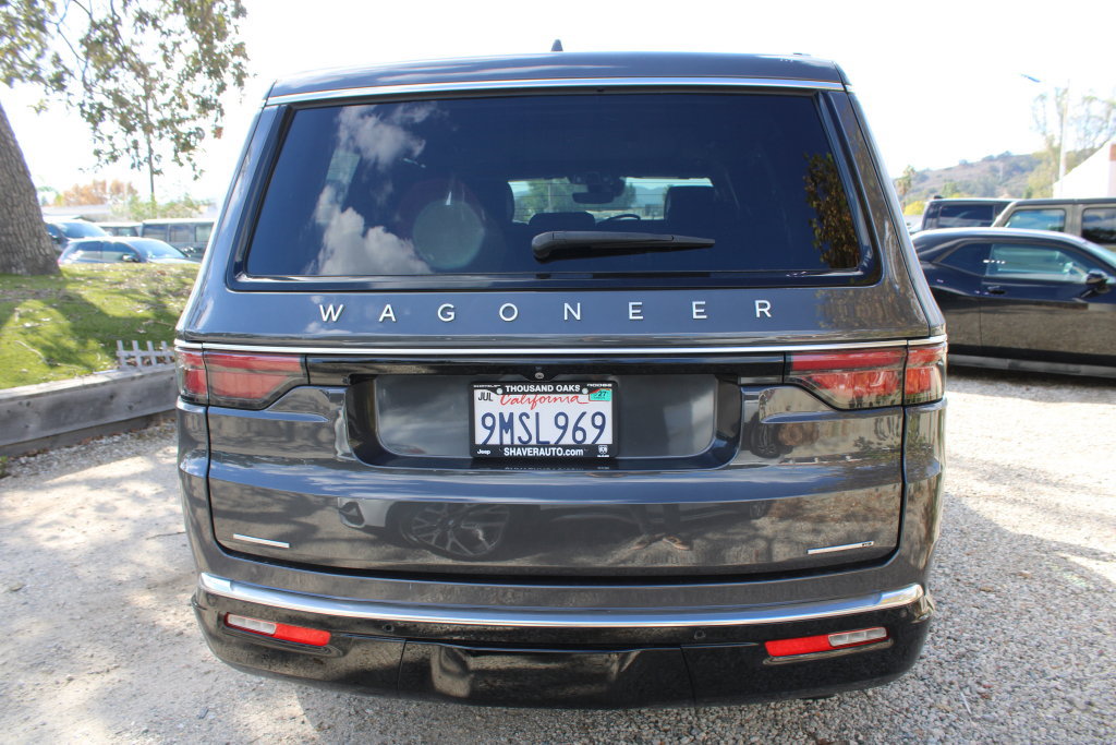 Used 2023 Jeep Wagoneer Series III w/ Premium Group I AWD/4WD image 5