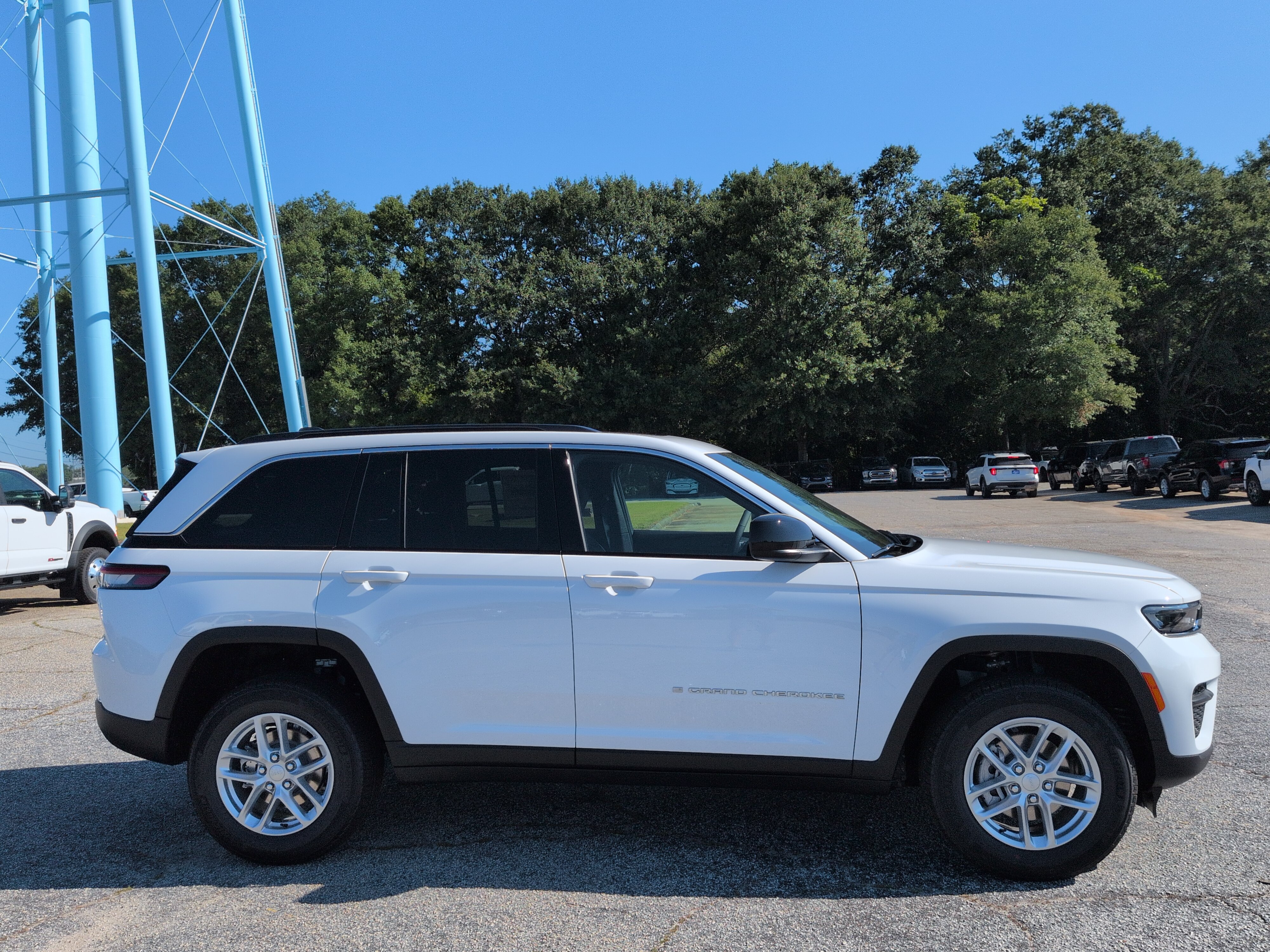 New 2026 Jeep Grand Cherokee Laredo X RWD image 2